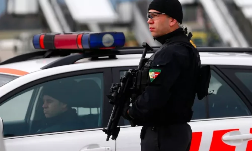Ελβετία: Καταδίωκαν βαν και ανακάλυψαν 14 κρυμμένους μετανάστες!